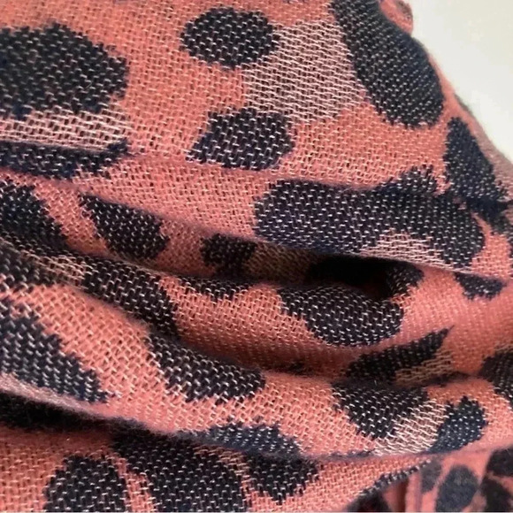 Old Navy Leopard Print Blanket Scarf Navy and Rose - Picture 2 of 6